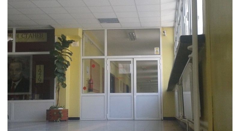 Монтаж на окачени тавани Амстронг . 